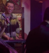 Emily_in_Paris_S02E10_WEBRip_x264-ION10_1219.jpg