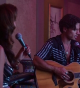 Emily_in_Paris_S02E10_WEBRip_x264-ION10_1229.jpg
