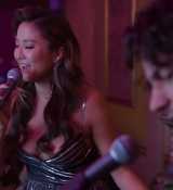 Emily_in_Paris_S02E10_WEBRip_x264-ION10_1276.jpg