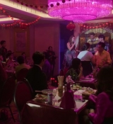 Emily_in_Paris_S02E10_WEBRip_x264-ION10_1307.jpg