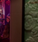 Emily_in_Paris_S02E10_WEBRip_x264-ION10_1320.jpg