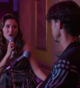 Emily_in_Paris_S02E10_WEBRip_x264-ION10_1335.jpg