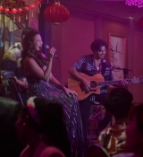Emily_in_Paris_S02E10_WEBRip_x264-ION10_1355.jpg