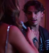 Emily_in_Paris_S02E10_WEBRip_x264-ION10_1375.jpg