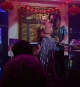 Emily_in_Paris_S02E10_WEBRip_x264-ION10_1390.jpg