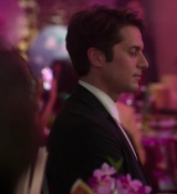 Emily_in_Paris_S02E10_WEBRip_x264-ION10_1397.jpg