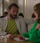 Emily_in_Paris_S02E10_WEBRip_x264-ION10_1437.jpg