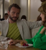 Emily_in_Paris_S02E10_WEBRip_x264-ION10_1439.jpg