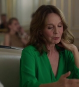 Emily_in_Paris_S02E10_WEBRip_x264-ION10_1442.jpg