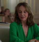 Emily_in_Paris_S02E10_WEBRip_x264-ION10_1443.jpg