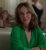 Emily_in_Paris_S02E10_WEBRip_x264-ION10_1471.jpg
