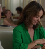 Emily_in_Paris_S02E10_WEBRip_x264-ION10_1487.jpg