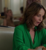 Emily_in_Paris_S02E10_WEBRip_x264-ION10_1492.jpg