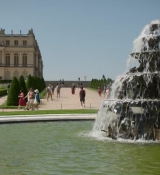 Emily_in_Paris_S02E10_WEBRip_x264-ION10_1534.jpg