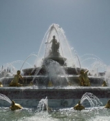 Emily_in_Paris_S02E10_WEBRip_x264-ION10_1539.jpg