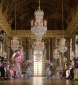 Emily_in_Paris_S02E10_WEBRip_x264-ION10_1542.jpg