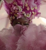 Emily_in_Paris_S02E10_WEBRip_x264-ION10_1546.jpg