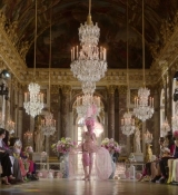 Emily_in_Paris_S02E10_WEBRip_x264-ION10_1554.jpg