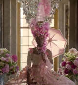 Emily_in_Paris_S02E10_WEBRip_x264-ION10_1556.jpg