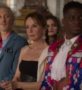 Emily_in_Paris_S02E10_WEBRip_x264-ION10_1559.jpg