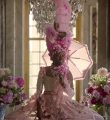 Emily_in_Paris_S02E10_WEBRip_x264-ION10_1566.jpg