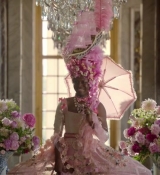 Emily_in_Paris_S02E10_WEBRip_x264-ION10_1572.jpg