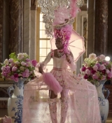 Emily_in_Paris_S02E10_WEBRip_x264-ION10_1581.jpg