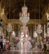 Emily_in_Paris_S02E10_WEBRip_x264-ION10_1586.jpg