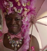 Emily_in_Paris_S02E10_WEBRip_x264-ION10_1591.jpg