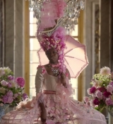 Emily_in_Paris_S02E10_WEBRip_x264-ION10_1594.jpg