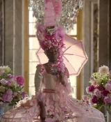 Emily_in_Paris_S02E10_WEBRip_x264-ION10_1595.jpg