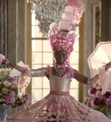 Emily_in_Paris_S02E10_WEBRip_x264-ION10_1627.jpg