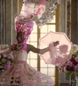 Emily_in_Paris_S02E10_WEBRip_x264-ION10_1668.jpg