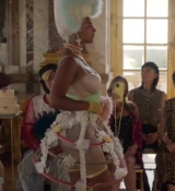 Emily_in_Paris_S02E10_WEBRip_x264-ION10_1709.jpg