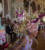 Emily_in_Paris_S02E10_WEBRip_x264-ION10_1764.jpg
