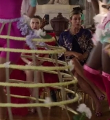 Emily_in_Paris_S02E10_WEBRip_x264-ION10_1792.jpg