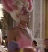 Emily_in_Paris_S02E10_WEBRip_x264-ION10_1815.jpg