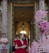 Emily_in_Paris_S02E10_WEBRip_x264-ION10_1885.jpg
