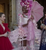 Emily_in_Paris_S02E10_WEBRip_x264-ION10_1900.jpg