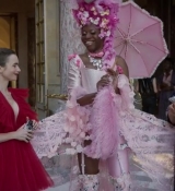 Emily_in_Paris_S02E10_WEBRip_x264-ION10_1901.jpg