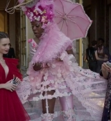 Emily_in_Paris_S02E10_WEBRip_x264-ION10_1903.jpg