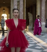 Emily_in_Paris_S02E10_WEBRip_x264-ION10_2095.jpg
