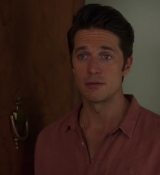 Emily_in_Paris_S02E10_WEBRip_x264-ION10_2659.jpg
