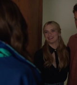 Emily_in_Paris_S02E10_WEBRip_x264-ION10_2699.jpg