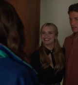 Emily_in_Paris_S02E10_WEBRip_x264-ION10_2702.jpg