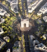 Emily_in_Paris_Season_2___Official_Trailer___Netflix_041.jpg