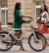 Emily_in_Paris_Season_2___Official_Trailer___Netflix_044.jpg